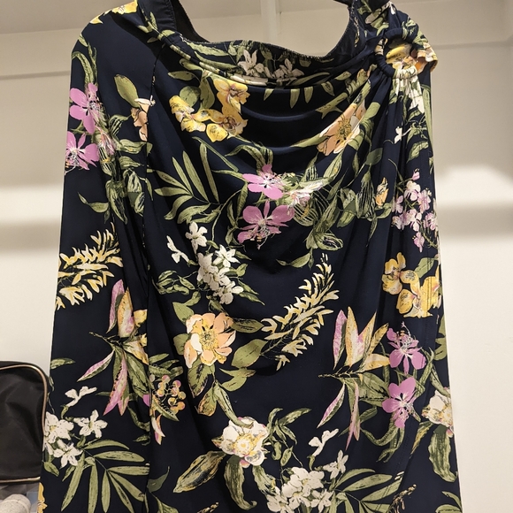 Floral wrap around skirt - Picture 2 of 3